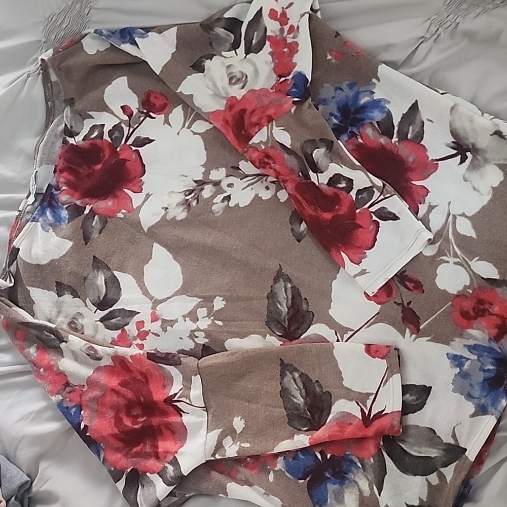 GORGEOUS!!! White Birch XL Floral Sweater, NWOT!